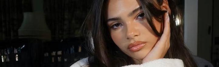 Gen Z Pout: Nowy trend w selfie, kt&oacute;ry zastępuje dzi&oacute;bek